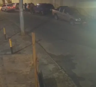 Homem tem carro roubado por suspeito armado em bairro nobre de Salvador - Imagem