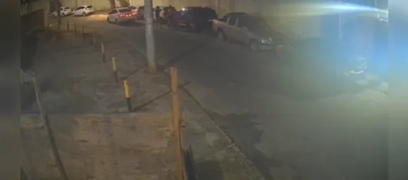Homem tem carro roubado por suspeito armado em bairro nobre de Salvador - Imagem