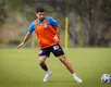 Cauly se reapresenta em manhã de treinos técnicos sob comando de Ceni - Imagem