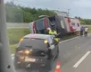 Ônibus tomba em rodovia baiana e passageiros ficam feridos; veja vídeo - Imagem