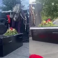 Adolescente chega a baile de formatura em caixão e motivo é exposto imagem