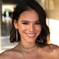 Bruna Marquezine pede ajuda e recebe críticas: "Parecendo uma pobre" imagem