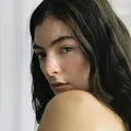 Cantora famosa usa foto da genitália em capa de álbum imagem
