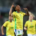 Destaque em amistoso, atacante manda recado à família de Juliana Marins imagem