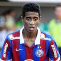 Ex-Bahia, Gabriel assiste ao jogo contra o Náutico na Arena Fonte Nova imagem