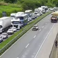 Fluxo de veículos na BR-324 é intenso nesta sexta-feira imagem