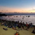 Homem é encontrado morto na praia do Porto da Barra, em Salvador imagem