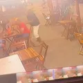 Homem é morto com facadas nas costas enquanto bebia em bar imagem