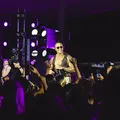 Léo Santana grava EP ‘GG a Posto’ e reúne multidão para curtir imagem