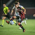Matheuzinho lamenta lesão de Jamerson e critica gramado "impraticável" imagem
