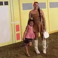 Menina que caiu de roda-gigante no Parque de Exposições tem alta imagem