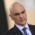 Moraes tentou evitar “show” midiático da prisão de Mauro Cid imagem