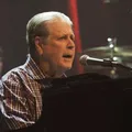 Morre Brian Wilson, fundador dos Beach Boys, aos 82 anos imagem