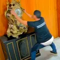 PF prende homem que quebrou relógio no 8 de Janeiro imagem