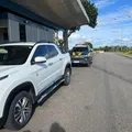 PRF prende homem dirigindo o carro do patrão; veículo é roubado imagem
