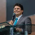 Pastor dispara críticas a cantores evangélicos “Falta respeito” imagem