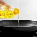 Saiba como fazer o descarte correto do óleo de cozinha imagem