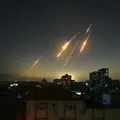 Sobe para três o número de mortos em ataques iranianos contra Israel imagem