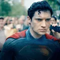 Superman enfrenta Ultraman em novo trailer com cenas inéditas imagem