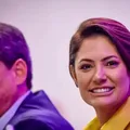 Tarcísio descarta colocar Michelle Bolsonaro na chapa presidencial imagem