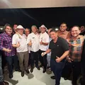 Um dia após receber oposição, prefeito surpreende e acena a Jerônimo imagem