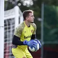 Vai um, vem outro: Vitória encaminha contratação de goleiro do Sport imagem