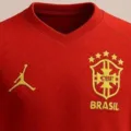 Veja as novas cores oficiais do uniforme do Brasil na Copa do Mundo imagem