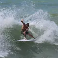 Yagê Araújo volta com força ao surfe e disputa etapa em Itacaré imagem