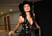 Ana Castela se emociona no palco e desabafa: “Não estou aguentando" imagem