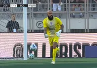 Aposentou? Danilo Fernandes participa de jogo de 'legends' em São Paulo imagem
