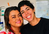 Bela Gil cai no choro ao falar sobre tratamento de Preta Gil
