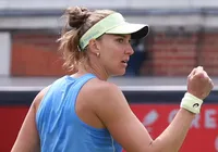 Bia Haddad vence ex-número 2 do mundo e avança no WTA de Queen's imagem