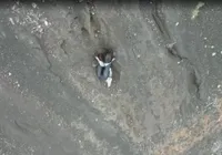 Brasileira cai em trilha de vulcão e aguarda resgate há 13 horas imagem