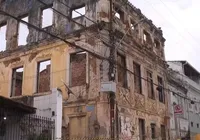 Casarões ameaçam desabar e ruas em Salvador são interditadas