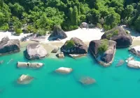 Conheça praia no Brasil que tem água quente o ano todo
