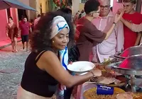 Dadá resolve inovar e leva quitutes para as ruas do Pelô no São João imagem
