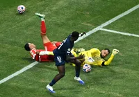 Donnarumma é criticado por "aceitar risco" após fratura de Musiala imagem