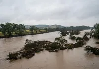 Enchente no Texas: buscas continuam em cenário devastador imagem