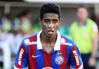 Ex-Bahia, Gabriel assiste ao jogo contra o Náutico na Arena Fonte Nova