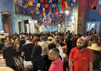 Forró apertado? Lotação no Pelourinho gera dúvida entre o público