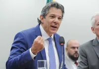 Haddad discute com deputados bolsonaristas e dispara: "Molecagem" imagem