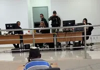 Homem é condenado por esfaquear e matar irmão em briga por celular