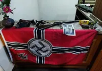 Homem é preso com arsenal ilegal e símbolos nazistas dentro de casa imagem