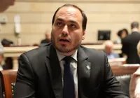 Indiciado, Carlos Bolsonaro aponta perseguição da PF imagem