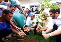 Jerônimo entrega obras de educação e segurança em Apuarema