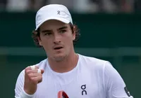 João Fonseca perde para chileno e encerra participação em Wimbledon