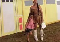 Menina que caiu de roda-gigante no Parque de Exposições tem alta imagem
