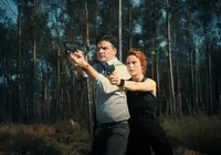 Minissérie com 6 episódios na Netflix envolve crimes e traumas familiares imagem