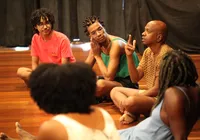 Oficina de teatro oferece aulas para surdos e deficientes auditivos