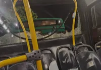 Ônibus perde o freio e bate em outros dois na Avenida Contorno imagem